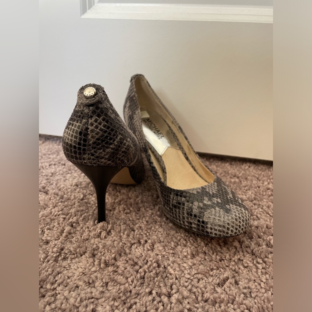Michael Michael Kors Shoes | Rounded Toe Gray/Black Snake Skin pumps